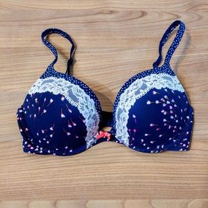 💥WKND SALE!💥VS NWOT push up 💟💟